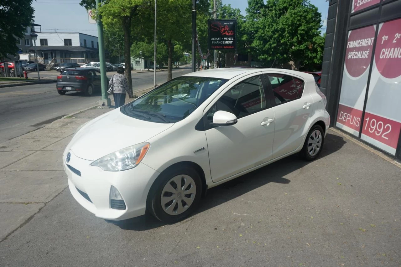 2013 Toyota Prius C
                                                    Hybrid HB Fully loaded Image principale