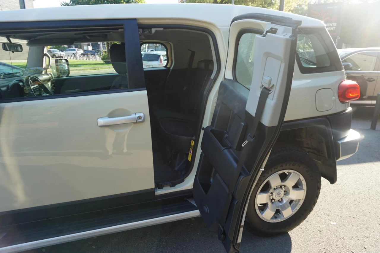 2010 Toyota FJ Cruiser 4WD 4.0 LitresTout ÉquipÉ Image principale