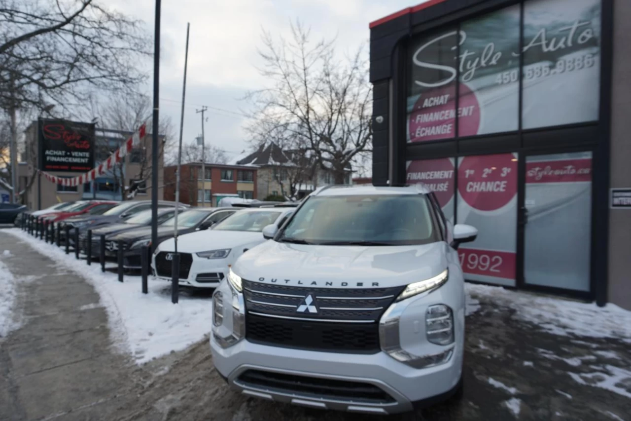 2024 Mitsubishi Outlander PHEV LE S-AWC LEATHER PANO ROOF NAV CAM Image principale