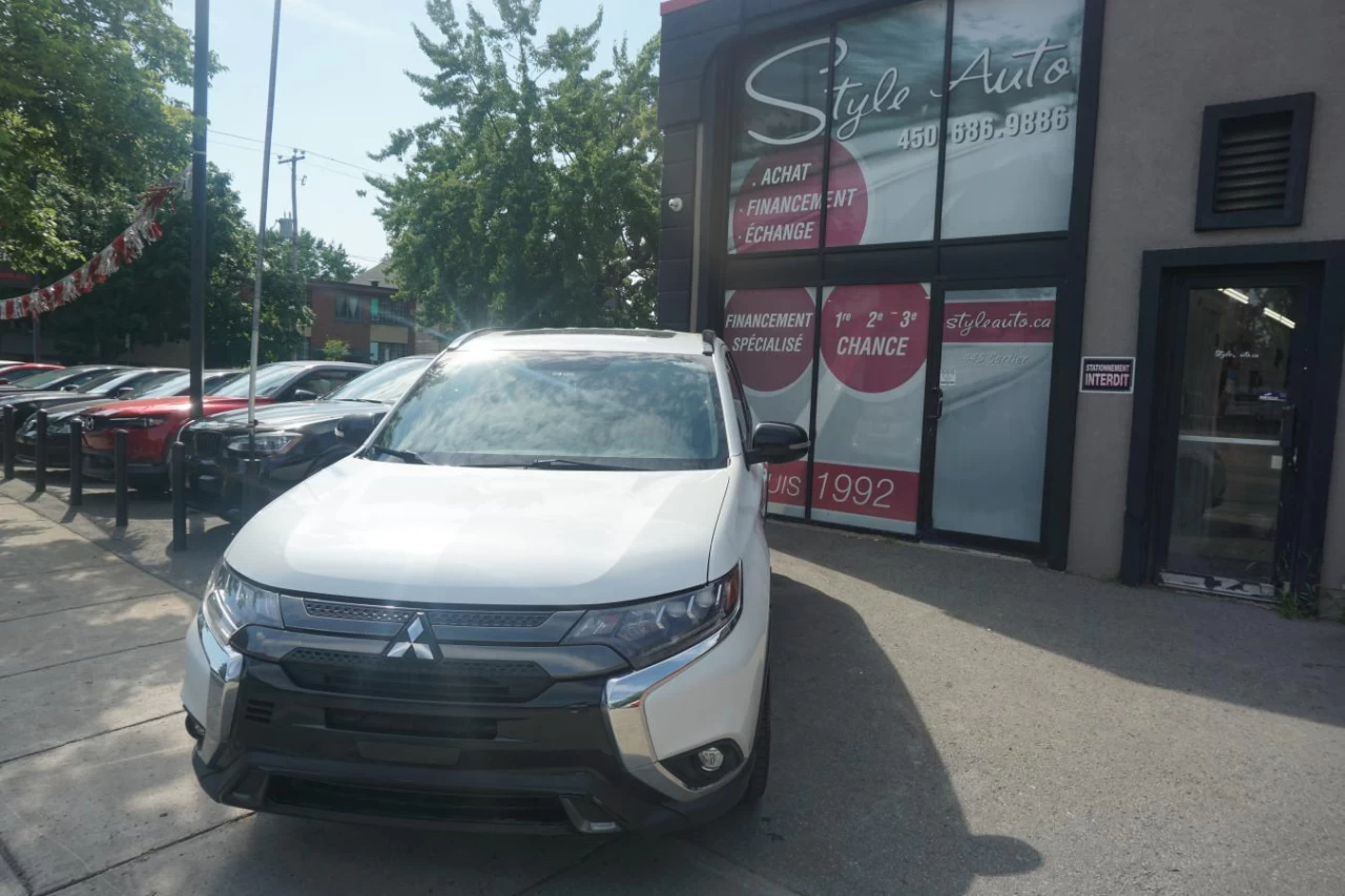 2020 Mitsubishi Outlander SEL S-AWC Fully Loaded 7 passengers Sun Roof Cam Image principale