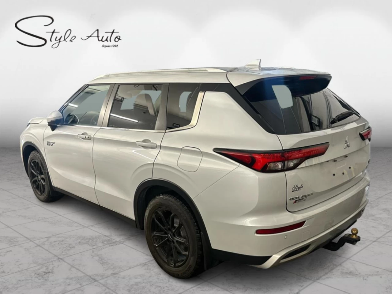 2024 Mitsubishi Outlander PHEV LE S-AWC Main Image