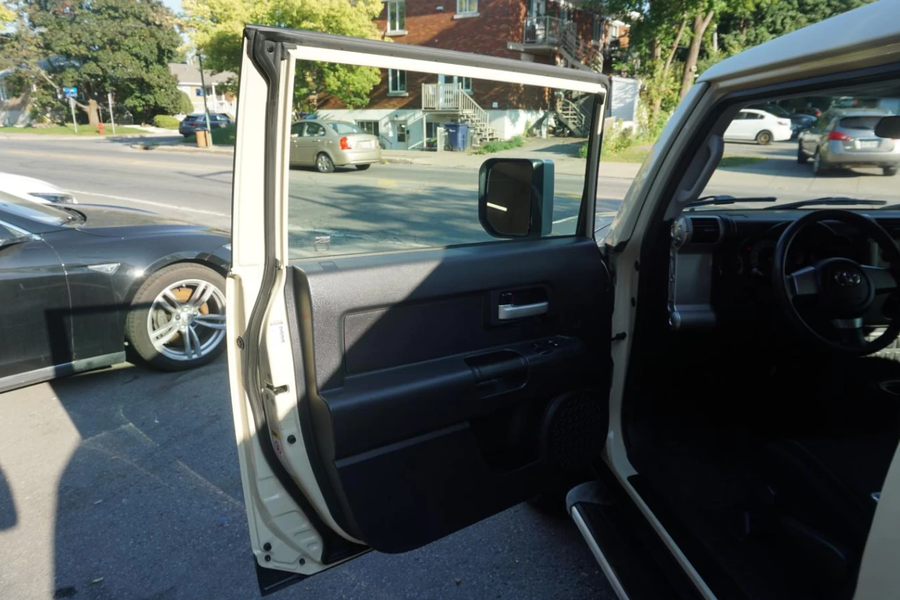 2010 Toyota FJ Cruiser 4WD 4.0 LitresTout ÉquipÉ Image principale