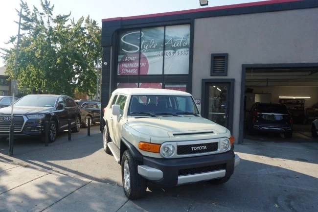 Toyota FJ Cruiser - 2010