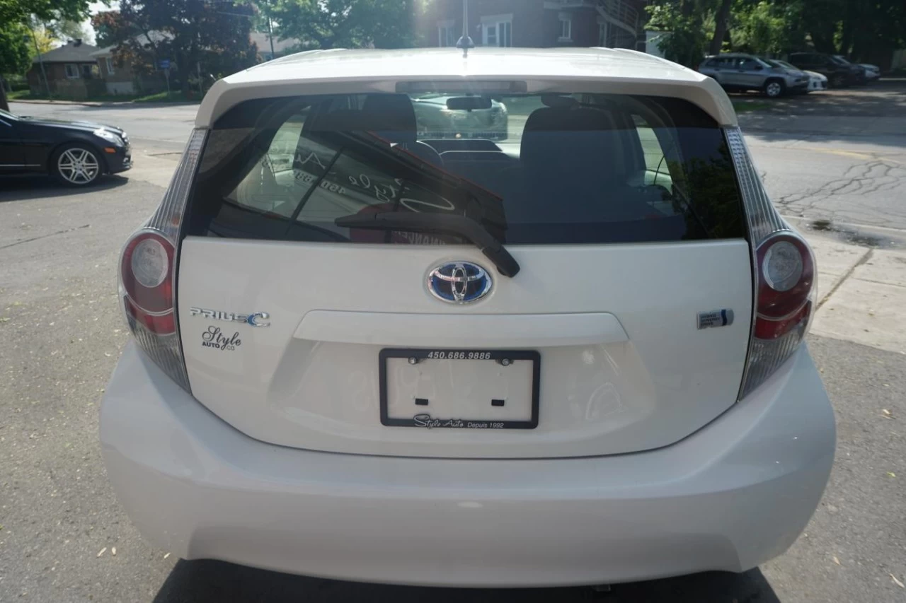 2013 Toyota Prius C
                                                    Hybrid HB Fully loaded Image principale