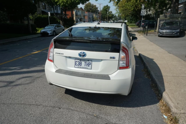 Toyota Prius HB Hybrid Fully loaded Heated Seats Leather 2015