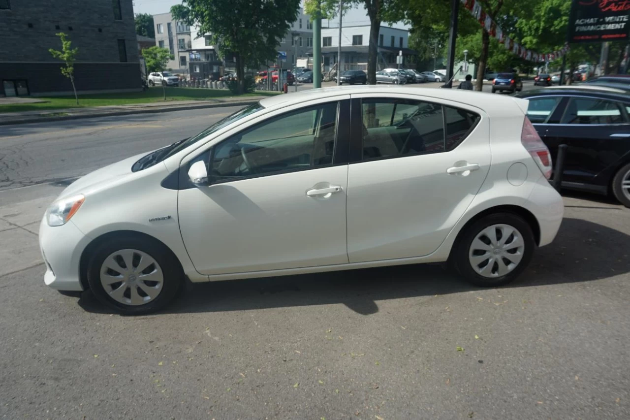 2013 Toyota Prius C
                                                    Hybrid HB Fully loaded Image principale