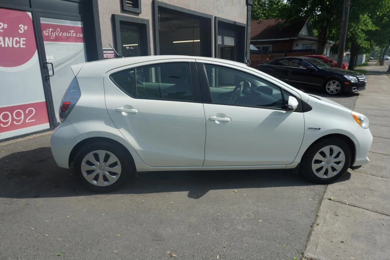 2013 Toyota Prius C
                                                    Hybrid HB Fully loaded Image principale