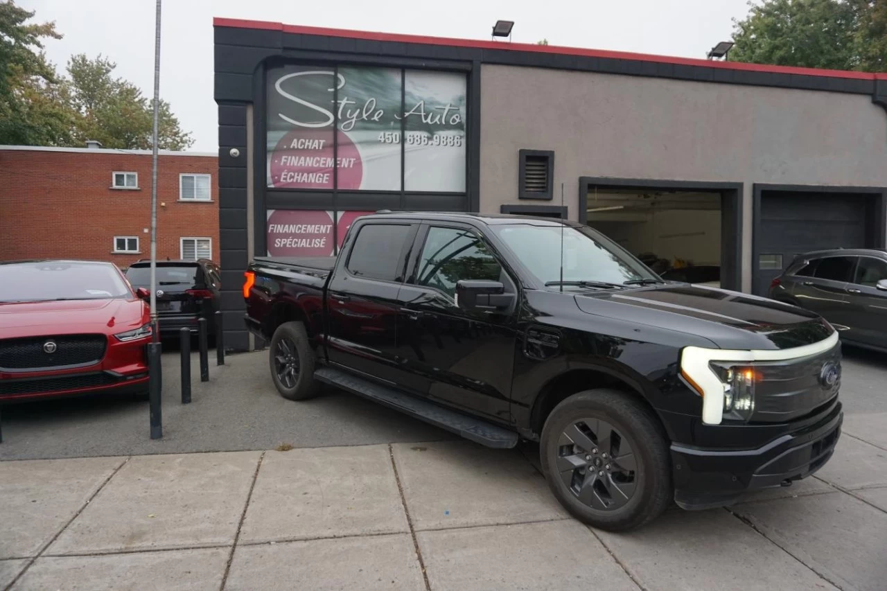 2023 Ford F-150 Lightning Pro 4WD SuperCrew 5.5' Box Fully Loaded Main Image