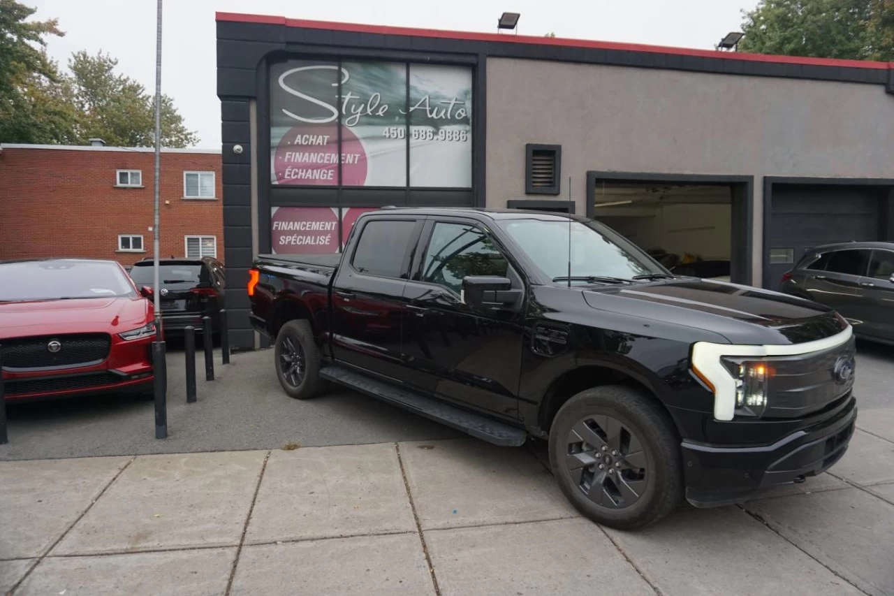 2023 Ford F-150 Lightning Pro 4WD SuperCrew 5.5' Box Fully Loaded Main Image