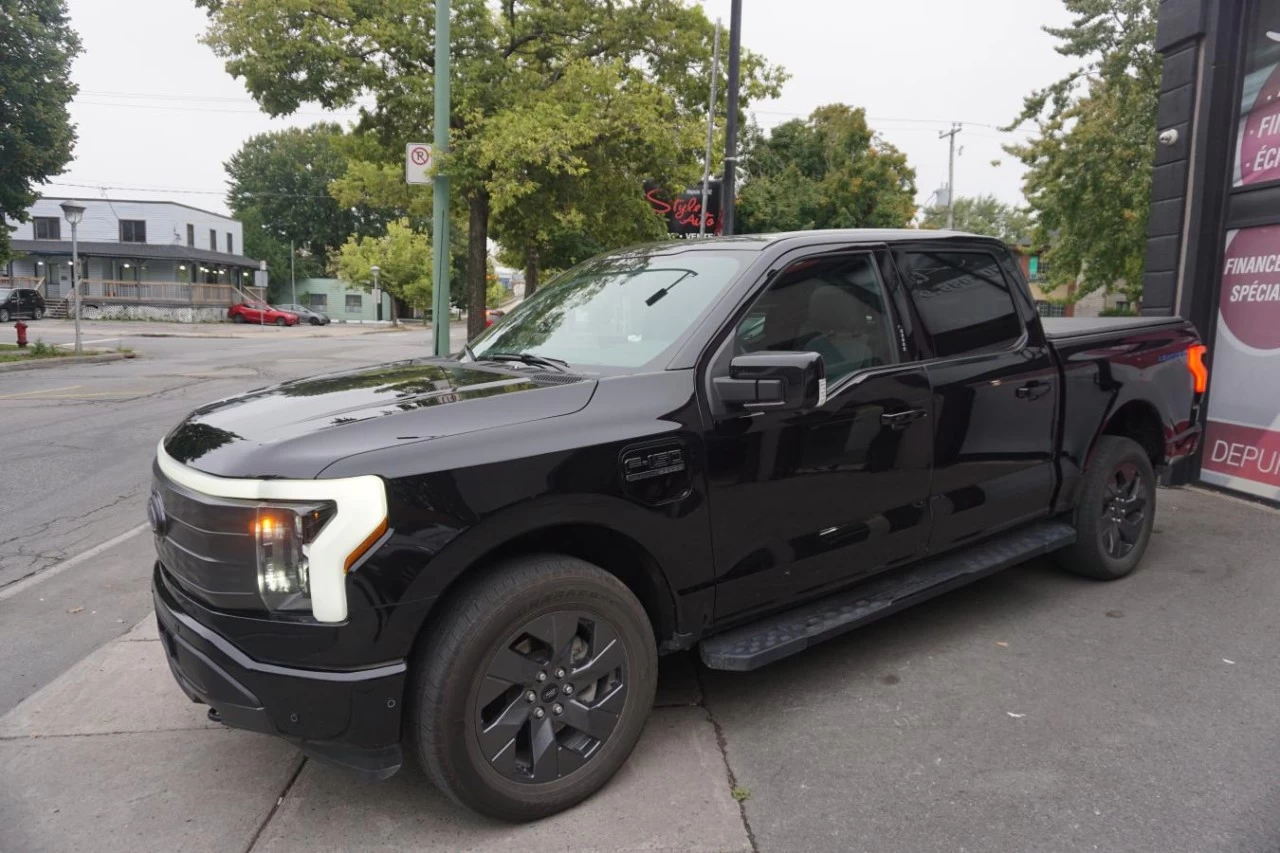 2023 Ford F-150 Lightning Pro 4WD SuperCrew 5.5' Box Fully Loaded Main Image