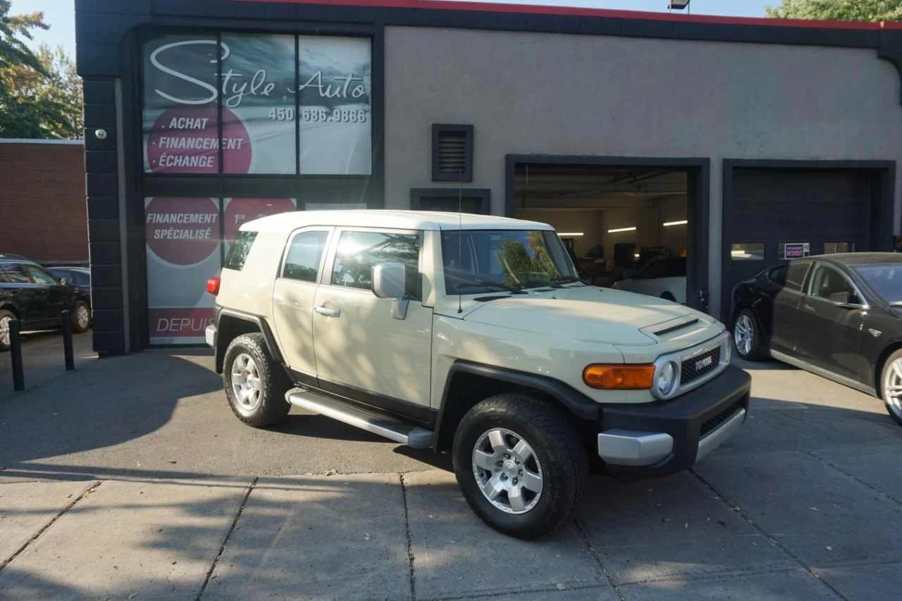 2010 Toyota FJ Cruiser 4WD 4.0 LitresTout ÉquipÉ Main Image