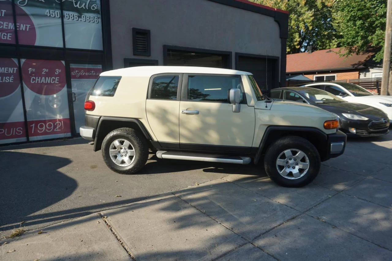 2010 Toyota FJ Cruiser 4WD 4.0 LitresTout ÉquipÉ Image principale