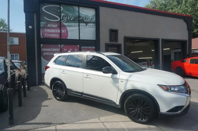 Mitsubishi Outlander SEL S-AWC Fully Loaded 7 passengers Sun Roof Cam 2020