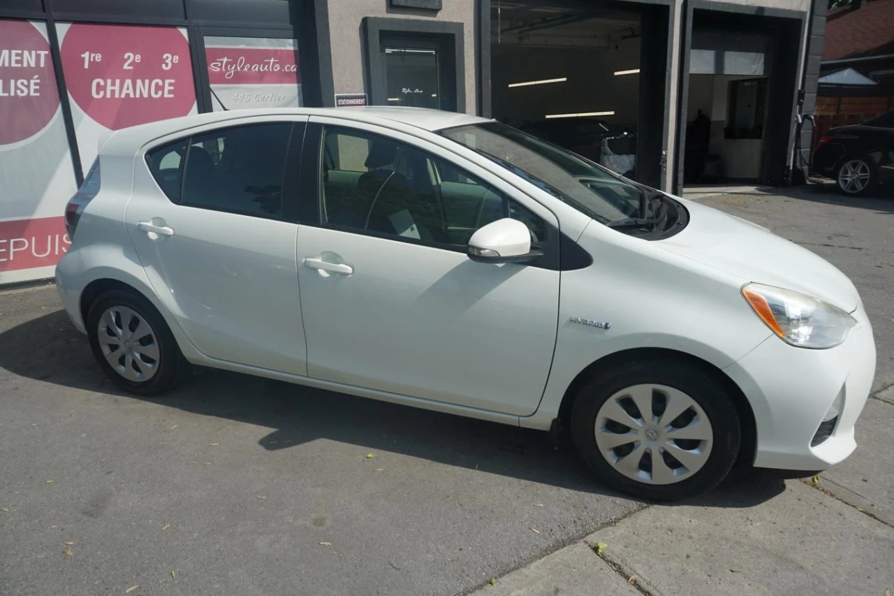 2013 Toyota Prius C
                                                    Hybrid HB Fully loaded Image principale