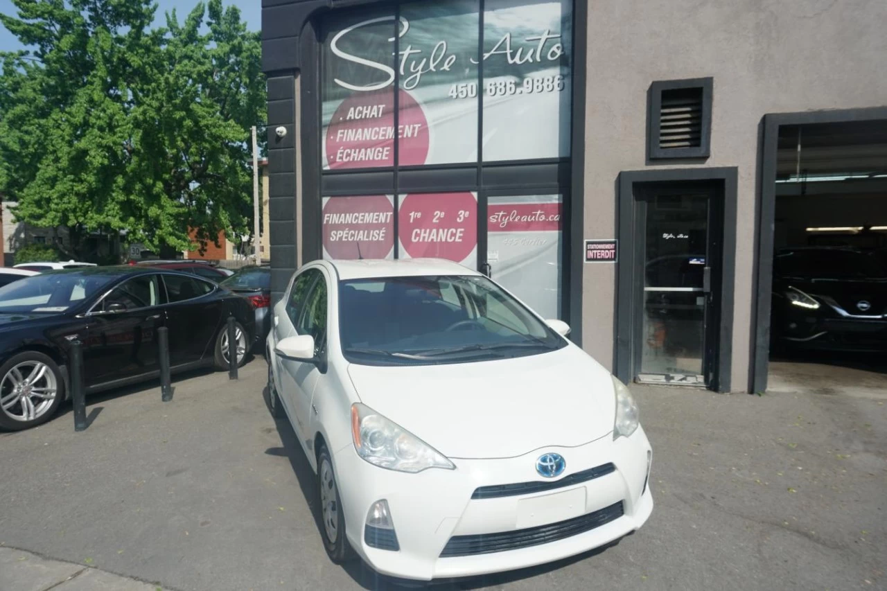 2013 Toyota Prius C
                                                    Hybrid HB Fully loaded Image principale