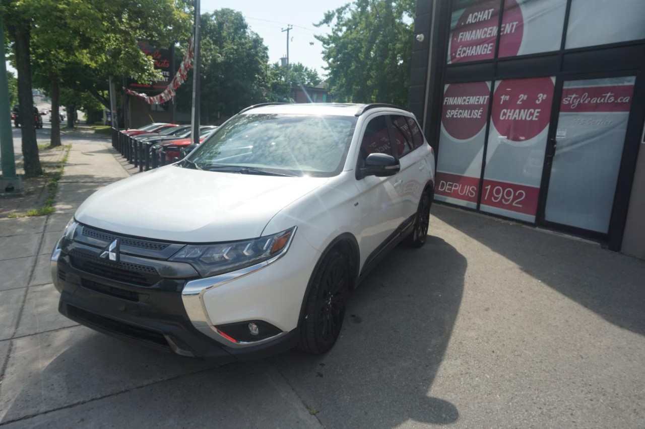 2020 Mitsubishi Outlander SEL S-AWC Fully Loaded 7 passengers Sun Roof Cam Image principale