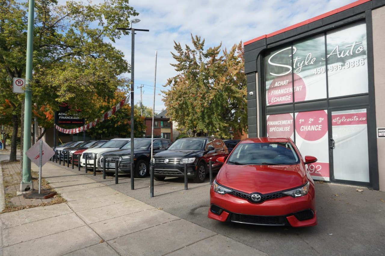 2017 Toyota Corolla iM HB CVT Aut Camera Fully Loaded Main Image