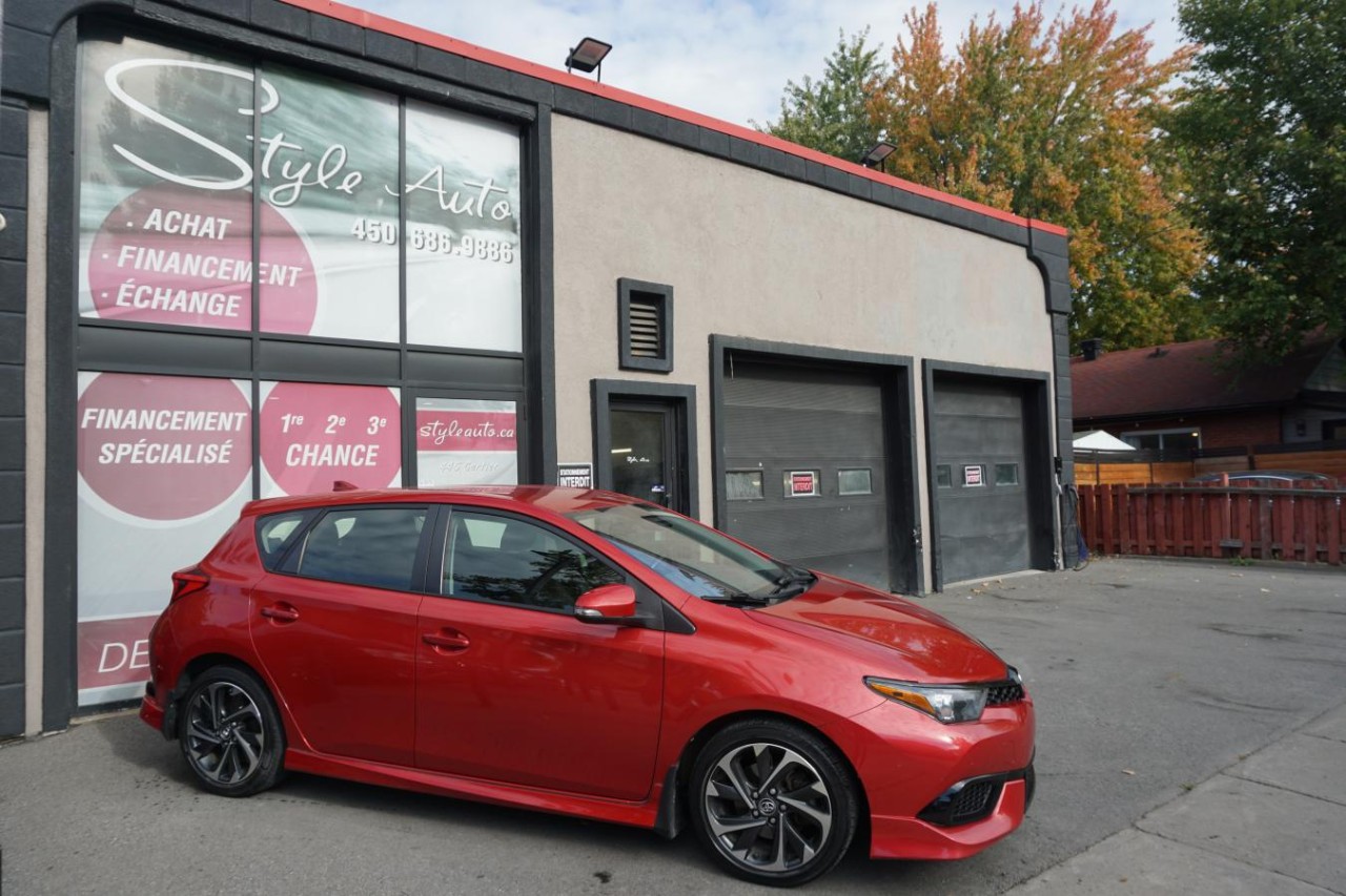 2017 Toyota Corolla iM HB CVT Aut Camera Fully Loaded Main Image