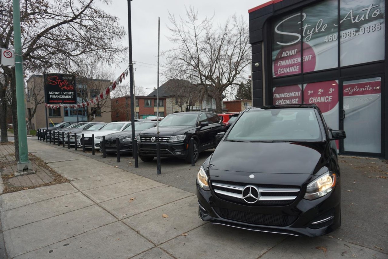 2017 Mercedes-Benz B-Class B 250 Sports HB 4MATIC leather Roof Main Image